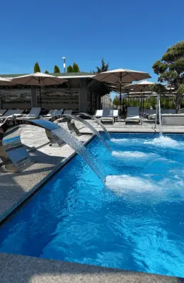 Басейн з джакузі